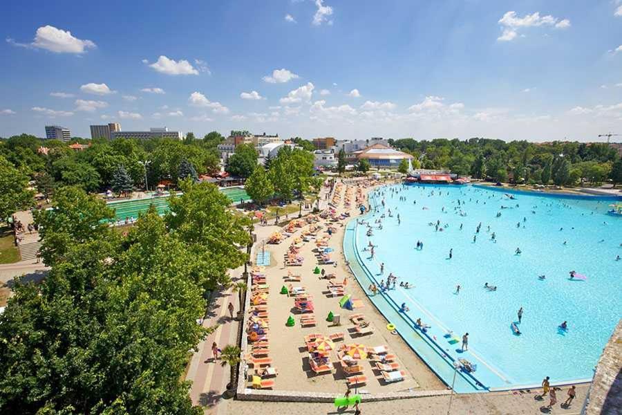 Lux Apartman Villa Hajdúszoboszló Esterno foto