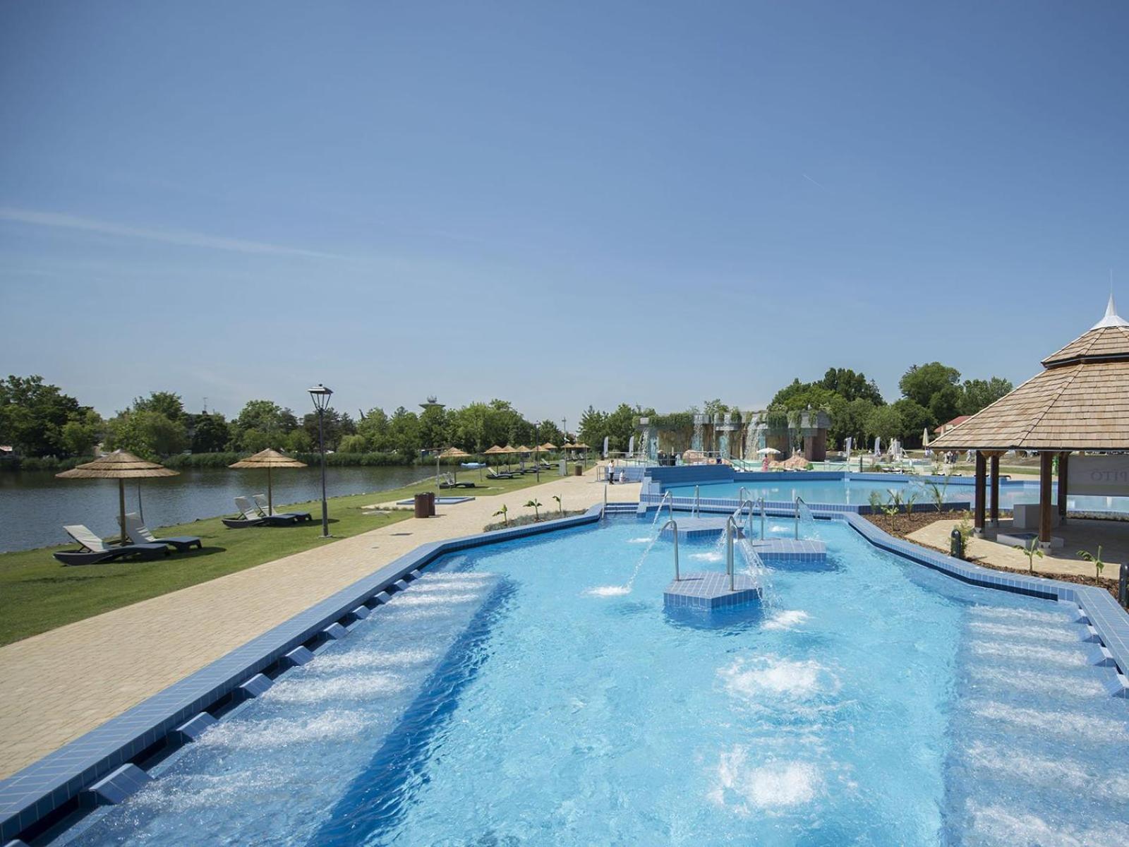 Lux Apartman Villa Hajdúszoboszló Esterno foto